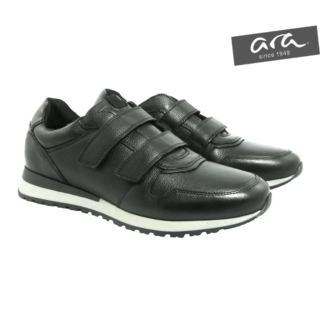 Ara Men • 26912 ~ Zwart Zwarte leren Ara heren sneakers met dubbele klittenbandsluiting en lichtgrijze zool.