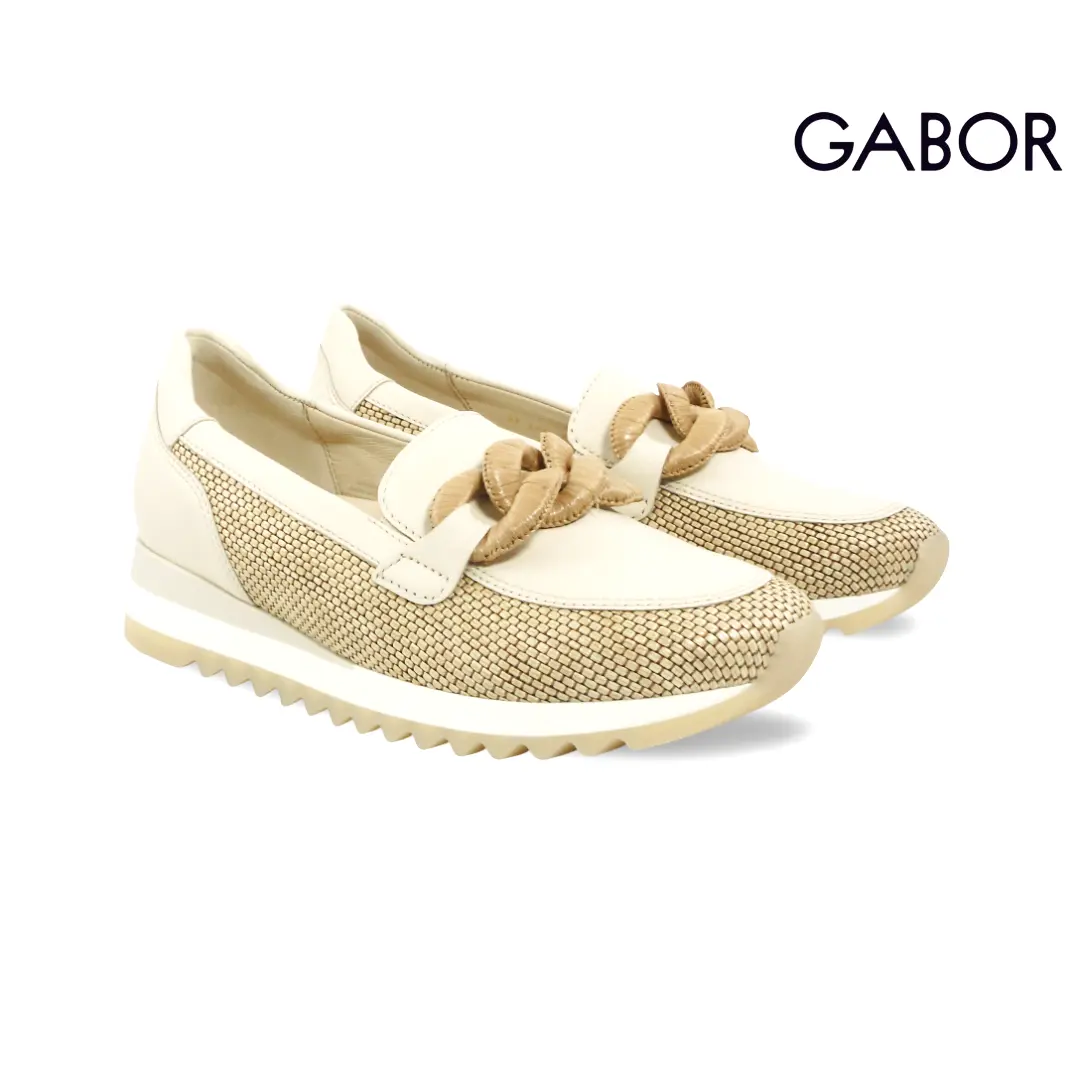Gabor dames instappers beige met gevlochten structuur en decoratieve ketting
