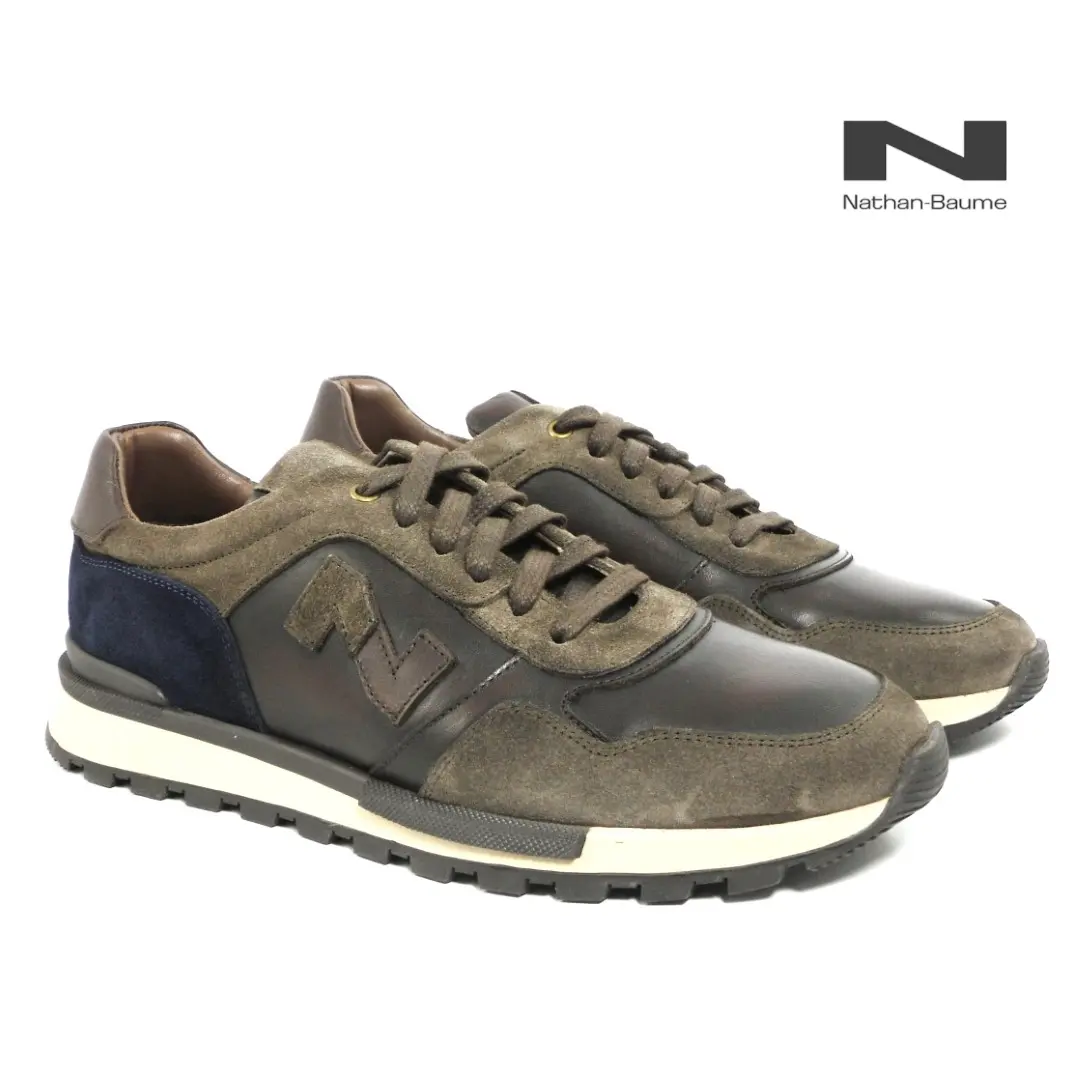 Bruine Nathan-Baume heren sneakers van leer en suède met donkerblauwe accenten en rubberen zool.