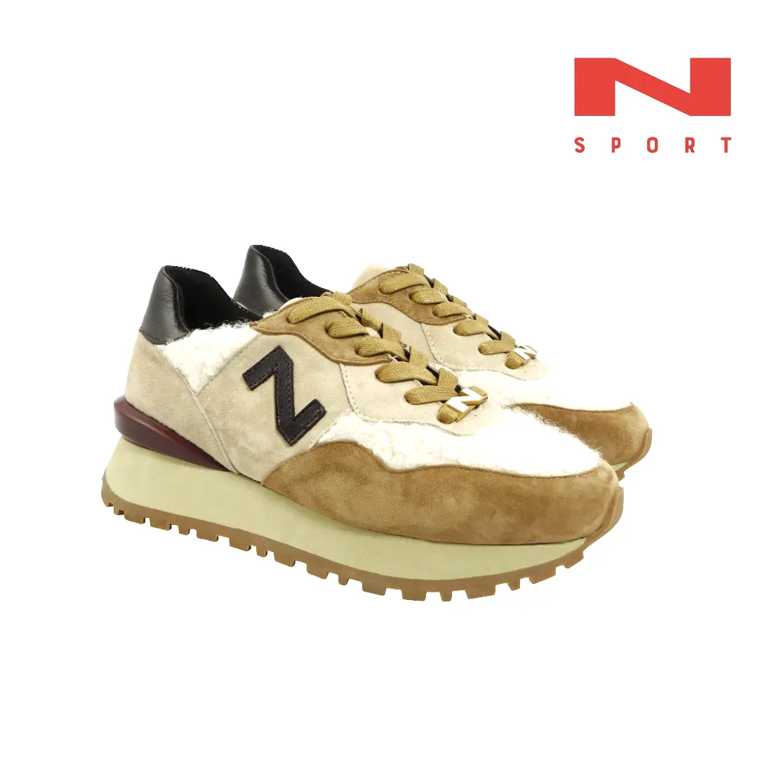 Nathan Baume 252-NS07-04 sneakers in suède en wol, met rubberen zool en dynamisch ontwerp in kleurencombinatie eige/cognac.