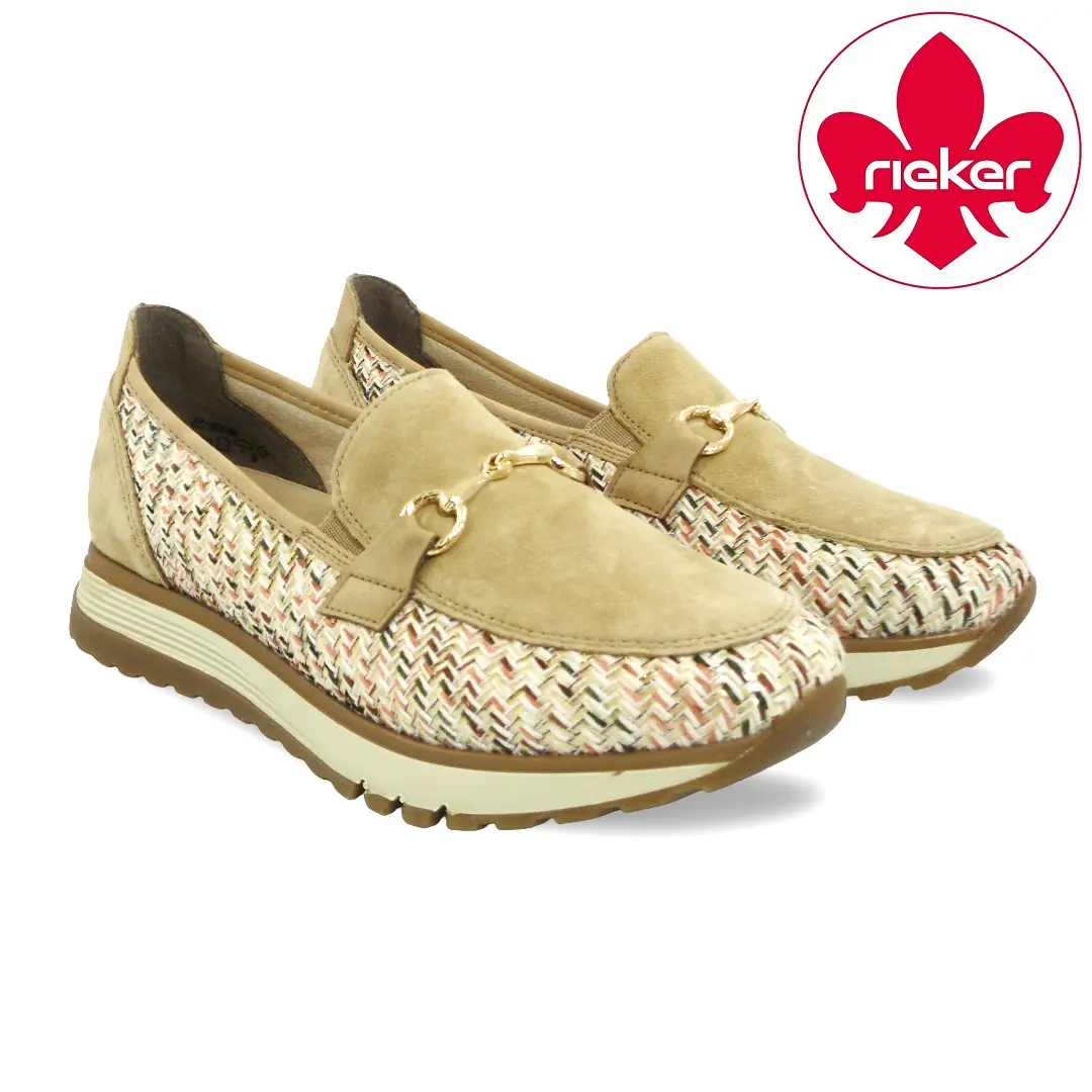 Rieker beige dames instapper met gevlochten patroon en goudkleurig bit.
