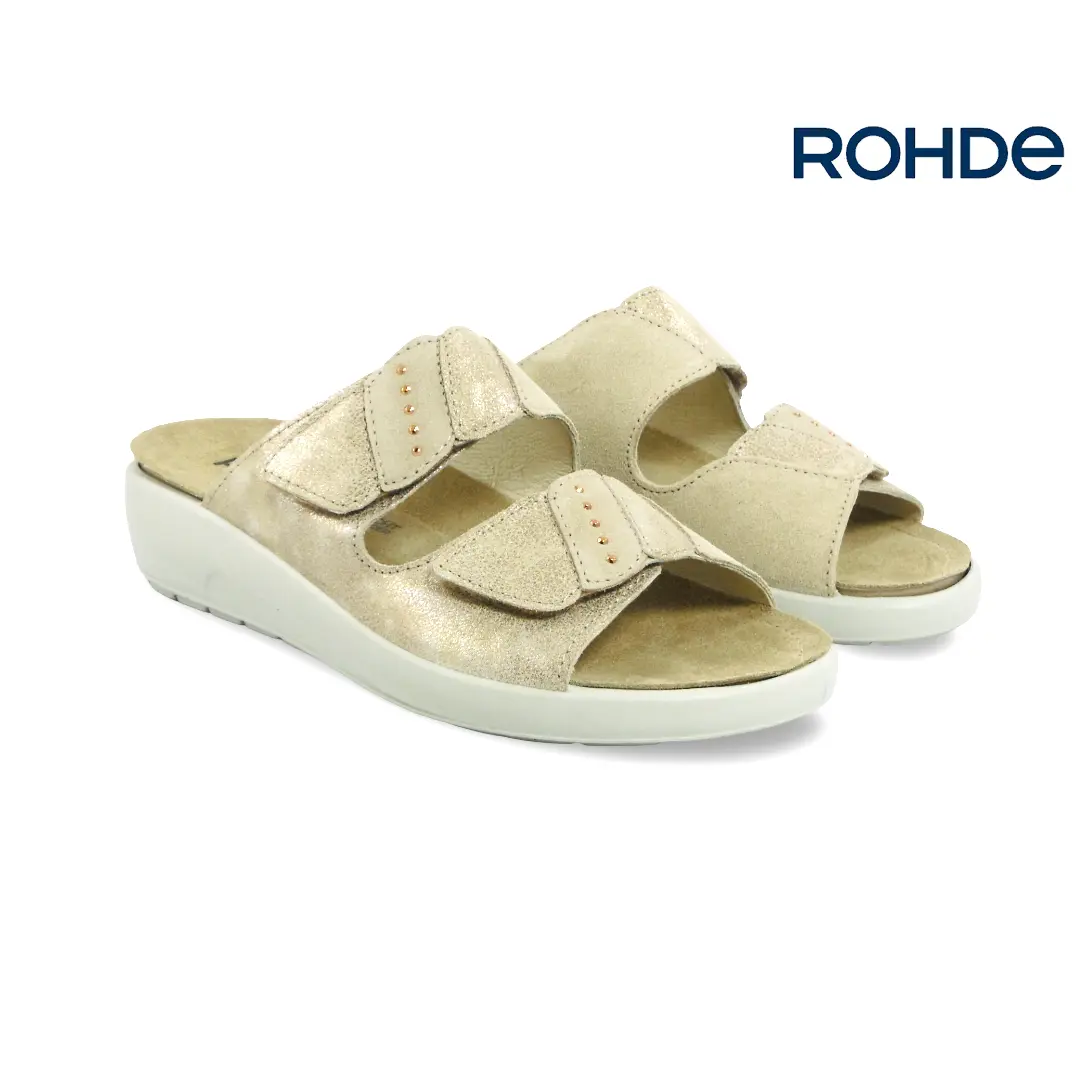 Rohde damesslipper in naturel leder met metallic details en klittenbandsluiting