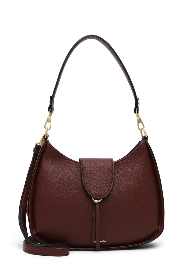 Tamaris bordeaux dames schoudertas met gestructureerde lederlook, klepsluiting en goudkleurige details.